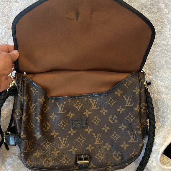 Authentic Louis Vuitton Monogram Saumur 30 - Picture 4 of 11